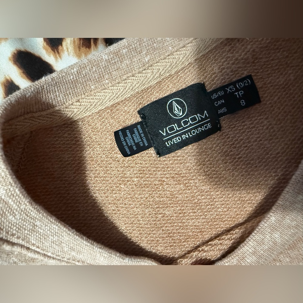 💕Volcom Sweater💕 - Picture 5 of 6